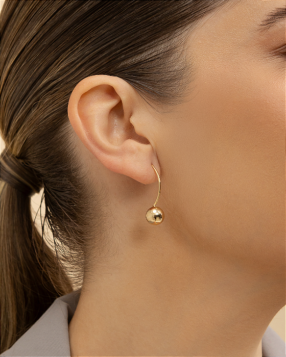 Brinco de gancho bola na ponta folheado a ouro 18K hipoalergênico