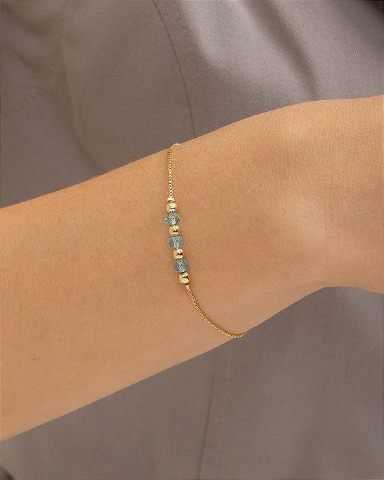 Pulseira delicada com cristal cor azul claro aqua folheado a ouro 18K hipoalergênico