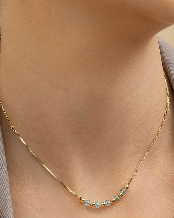 Colar delicado com cristal cor azul claro aqua folheado a ouro 18K hipoalergênico