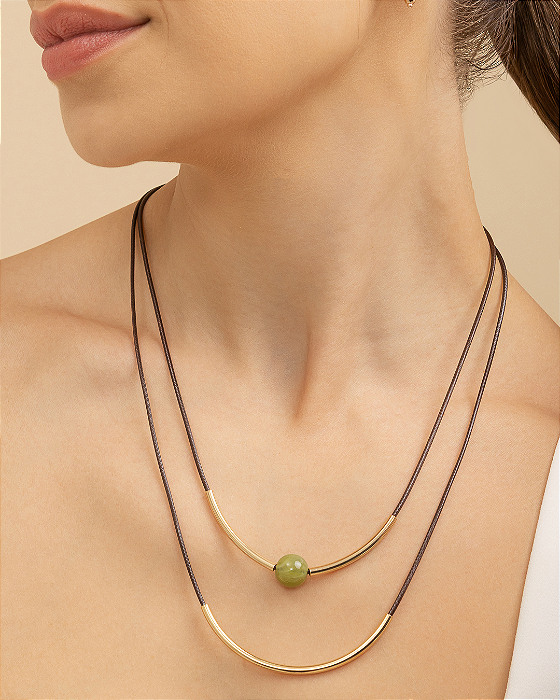 Colar marrom duas voltas pedra verde folheado a ouro 18K hipoalergênico