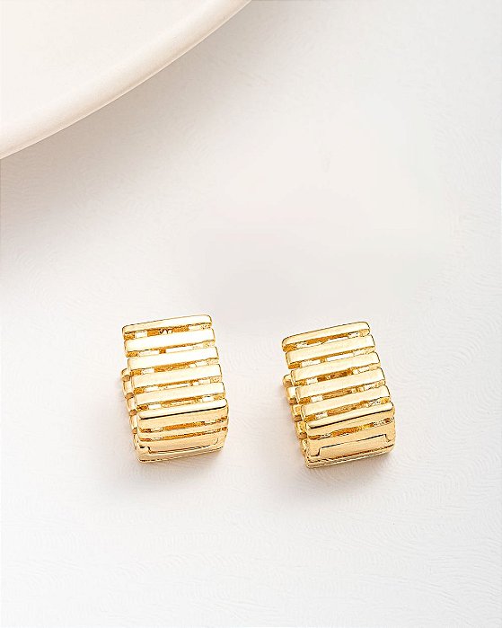 Brinco retangular listras delicadas vazadas fecho click folheado a ouro 18K hipoalergênico