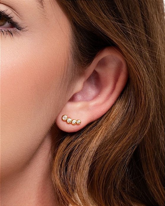 Brinco ear cuff delicado 4 zircônias folheado a ouro 18K hipoalergênico