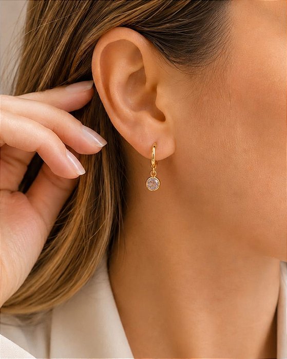 Brinco argola click com pingente ponto de luz zircônia folheado a ouro 18K hipoalergênico