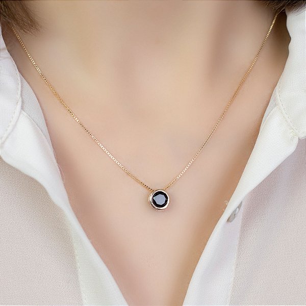 Colar pingente cristal preto galeria inglesa folheado a ouro 18K hipoalergênico