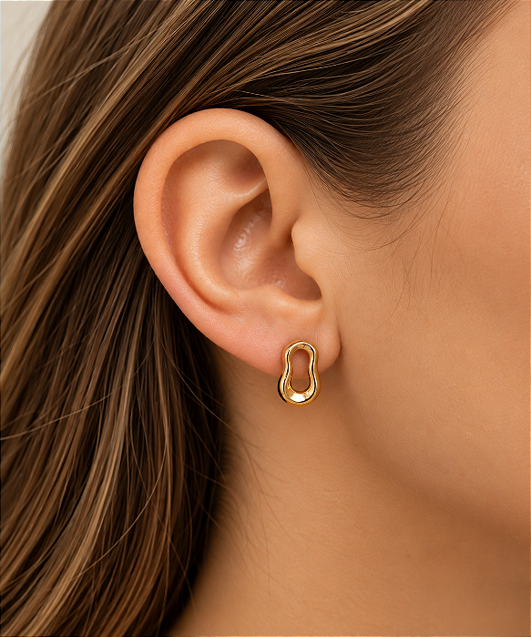 Brinco design orgânico delicado folheado a ouro 18K hipoalergênico