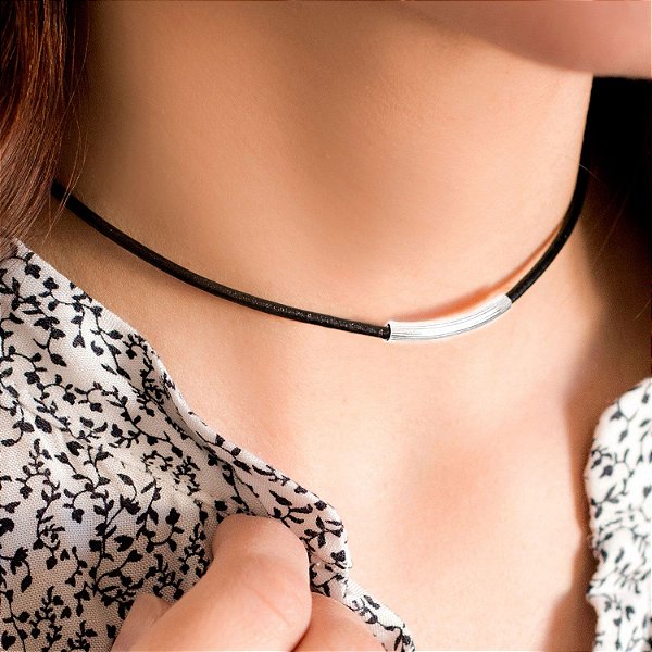 Colar choker preto acabamento banho ródio hipoalergênico