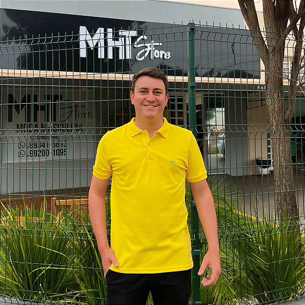 Polo Manhattan Jeans Amarelo Logo Clássico Bordado