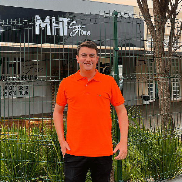 Polo Manhattan Jeans Laranja Logo Clássico Bordado