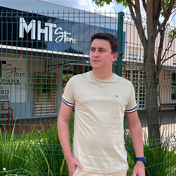 Camiseta Tommy Hilfiger Bege Detalhe Manga