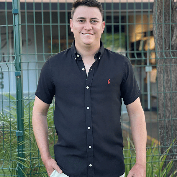 Camisa Social Linho Manga Curta Preto Logo Clássico Vermelho