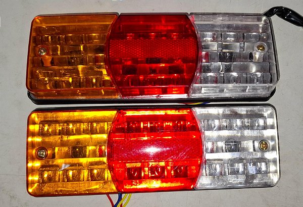 Par de lanterna sequencial três cores