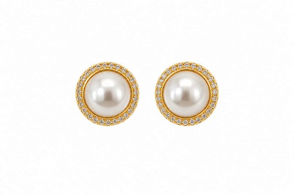 Brinco Redondo Cravejado com Pérola – Banho em Ouro Amarelo 18K
