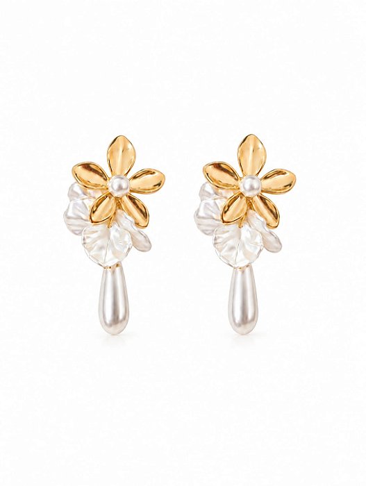 Brinco Flor com Pérola - Banho em Ouro 18K