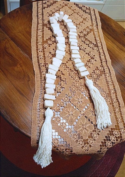 Colar de Mesa Aberto Quadrados em Cerâmica