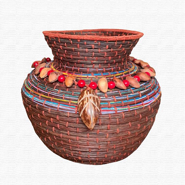Vaso de Piaçava com Adornos de Sementes e Coco