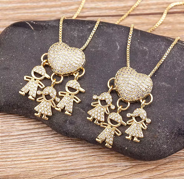 Colar da Família Amor de Mãe Banhado a Ouro 18 K - Um Símbolo de Carinho e Elegância