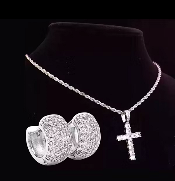 Conjunto Masculino Premium – Brincos Cravejados + Colar Cruz