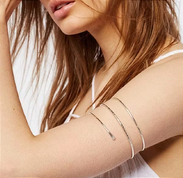 Pulseira Bracelete Aberto Duplo Martelado Dourado/Prata – Elegância Diária Ajustável & Versátil | Moda Feminina