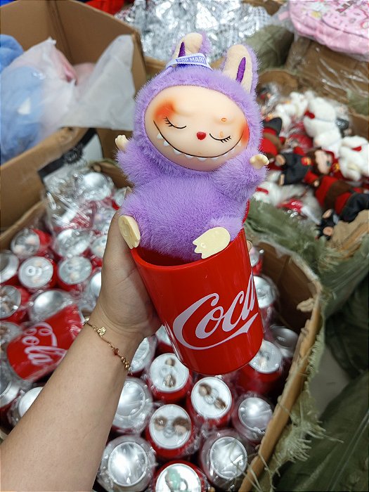 LABUBU NA LATA COCA COLA SURPRESA