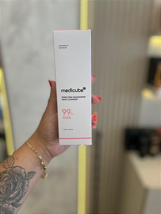 MEDICUBE PDRN ESPUMA DE LIMPEZA COM NIACINAMIDA 120G