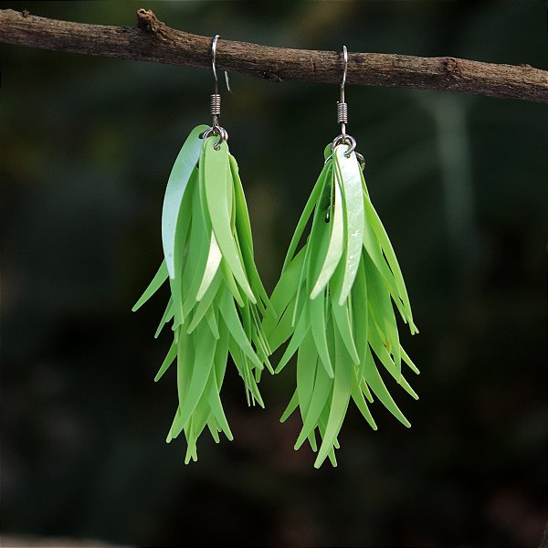 Brinco pena tecno verde neon