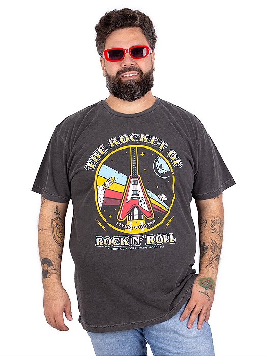 Camiseta Plus Size Estonada Guitarra Rocket Flying Preta.
