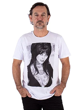 Camiseta plus Size Elvira Tattoo Branca.