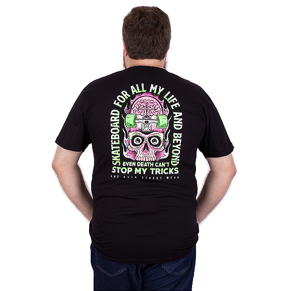 Camiseta Plus Size Caveira Skate Preta.