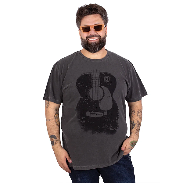 Camiseta Plus Size Estonada Violão Preta.