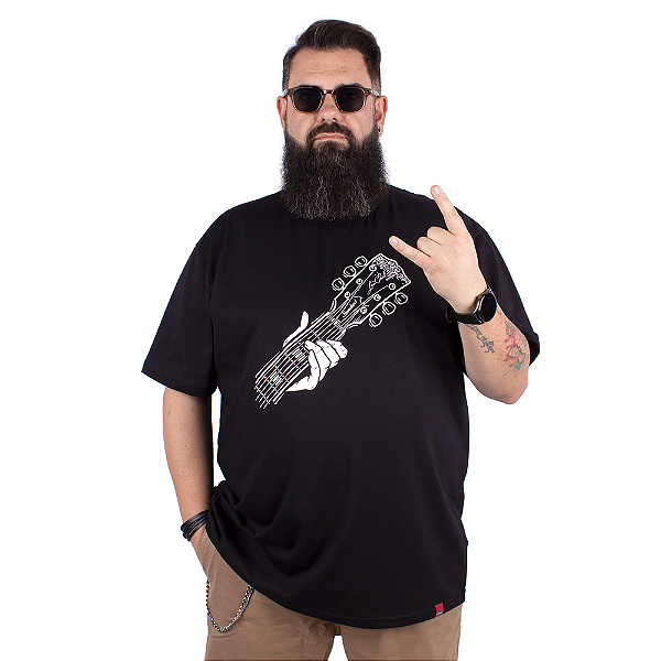 Camiseta Plus Size Guitarra Hand Preta.