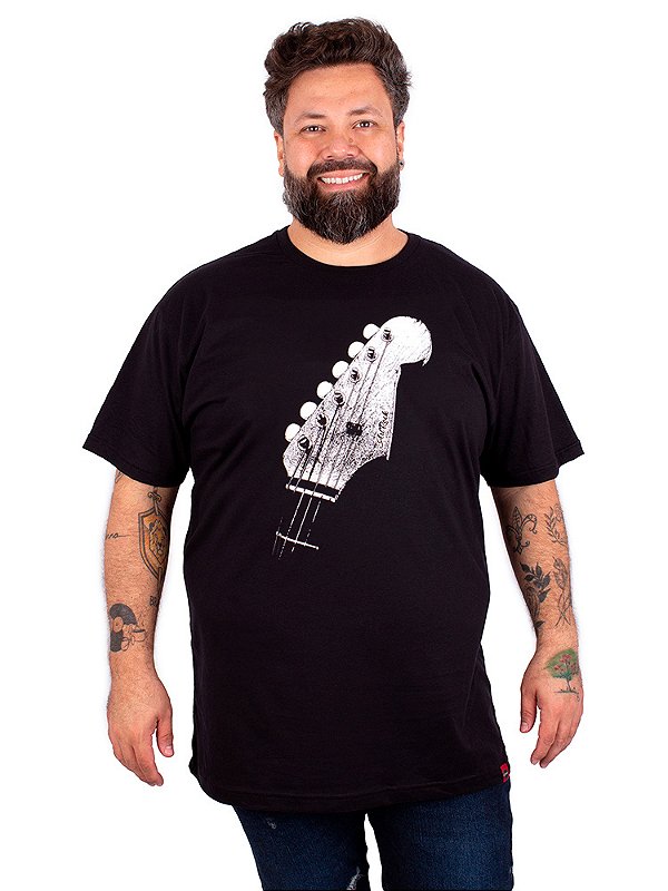 Camiseta Plus Size Guitarra Chaves Preta.