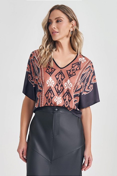 Blusa Preta Em Malha Com Estampa Frontal Em Sarja Four Way - 105317