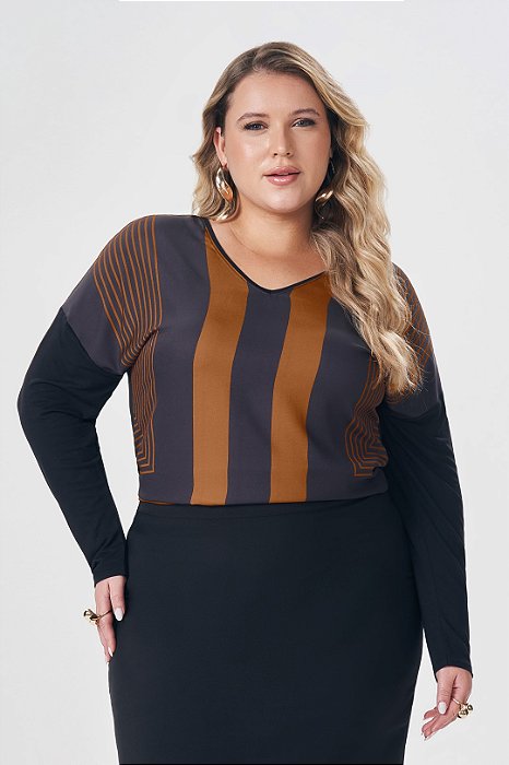 Blusa Plus Size Preta Em Malha Com Estampa Frontal Em Sarja Four Way Lisamour - 201977