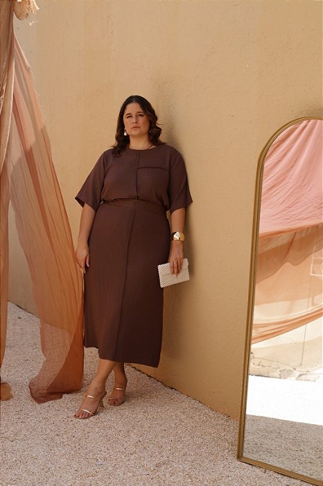Conjunto Plus Size Marrom De Saia Maxi Midi E Blusa Com Recortes Vocco Plus - 69365