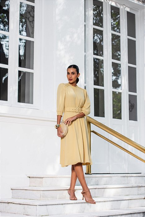 Vestido Amarelo Em Crepe Com Detalhes Em Renda E Acompanha Cinto Tatá Martello - 5927