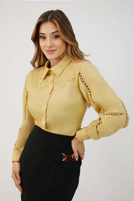 Camisa Amarela Em Viscopoly Com Detalhe De Entremeio E Guipir Nítido Jeans - 04062