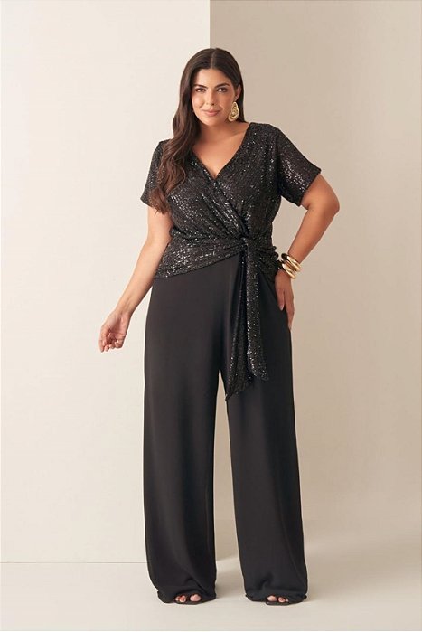 Macacão Plus Size Preto Com Paetê E Chiffon Transpassado Vocco Plus - 97195