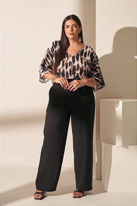 Calça Plus Size Preta Pantalona Em Crepe Com Bolsos Frontais Vocco Plus - 26691