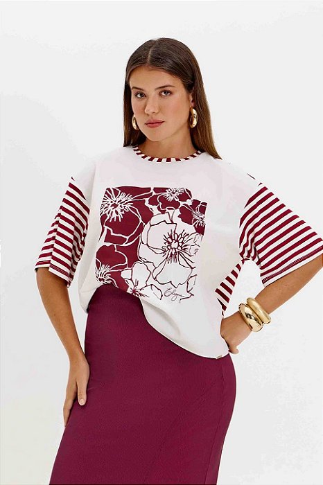 T-Shirt Listrada Em Malha Com Estampa Frontal Em Crepe Elegance All Curves - 035484