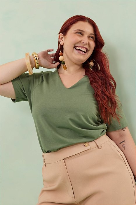Blusa Plus Size Verde Com Decote V E Manga Curta Em Viscopoly Com Elastano - C0353