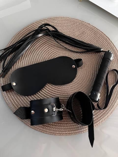 KIT FETICHE 3 EM 1 ALGEMA VENDA E CHICOTE