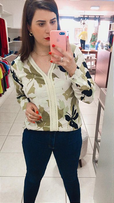 blusa de viscose estampada com renda