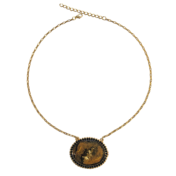 Colar Dourado com Pingente Oval Esmaltado Preto e Marrom CL786