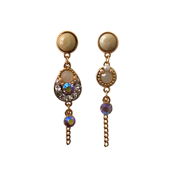 Brinco Assimétrico Bege com Furta-cor e Corrente Dourada BM2168