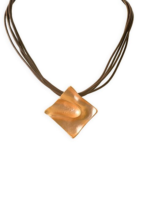 Colar curto em couro marrom com dourado quadrado - Zaffira Design -  Bijuterias e Acessórios de Moda