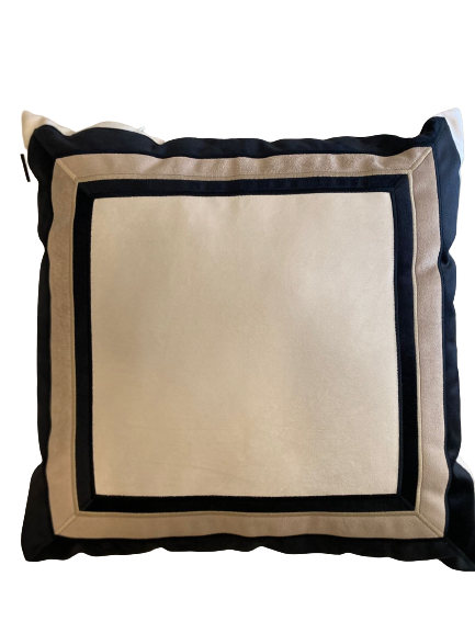 ALMOFADA VELUDO OFF 52X52 C/APLIQUE PRETO BEGE MD3