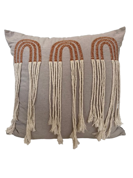 ALMOFADA LINHO CRU 52X52 COM APLIQUE MACRAME OCRE