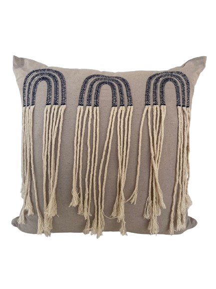 ALMOFADA LINHO CRU 52X52 COM APLIQUE MACRAME MARINHO