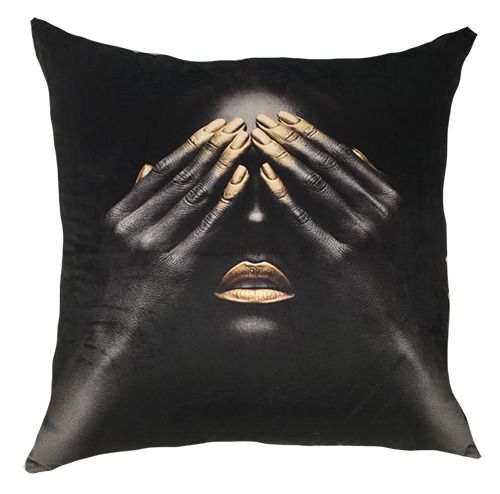 almofada em veludo com estampa de rosto