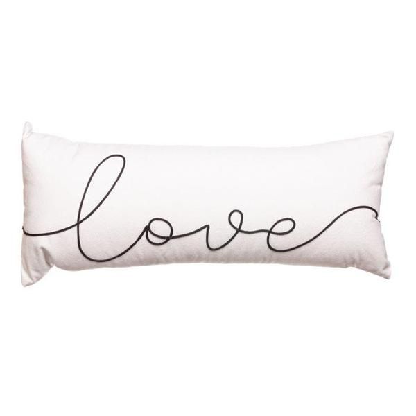almofada decorativa em veludo love bordado 20x52